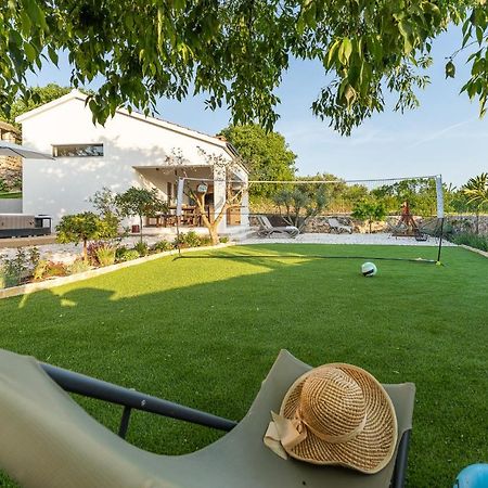 Holiday Home - Villa Thorak Anić Eksteriør billede