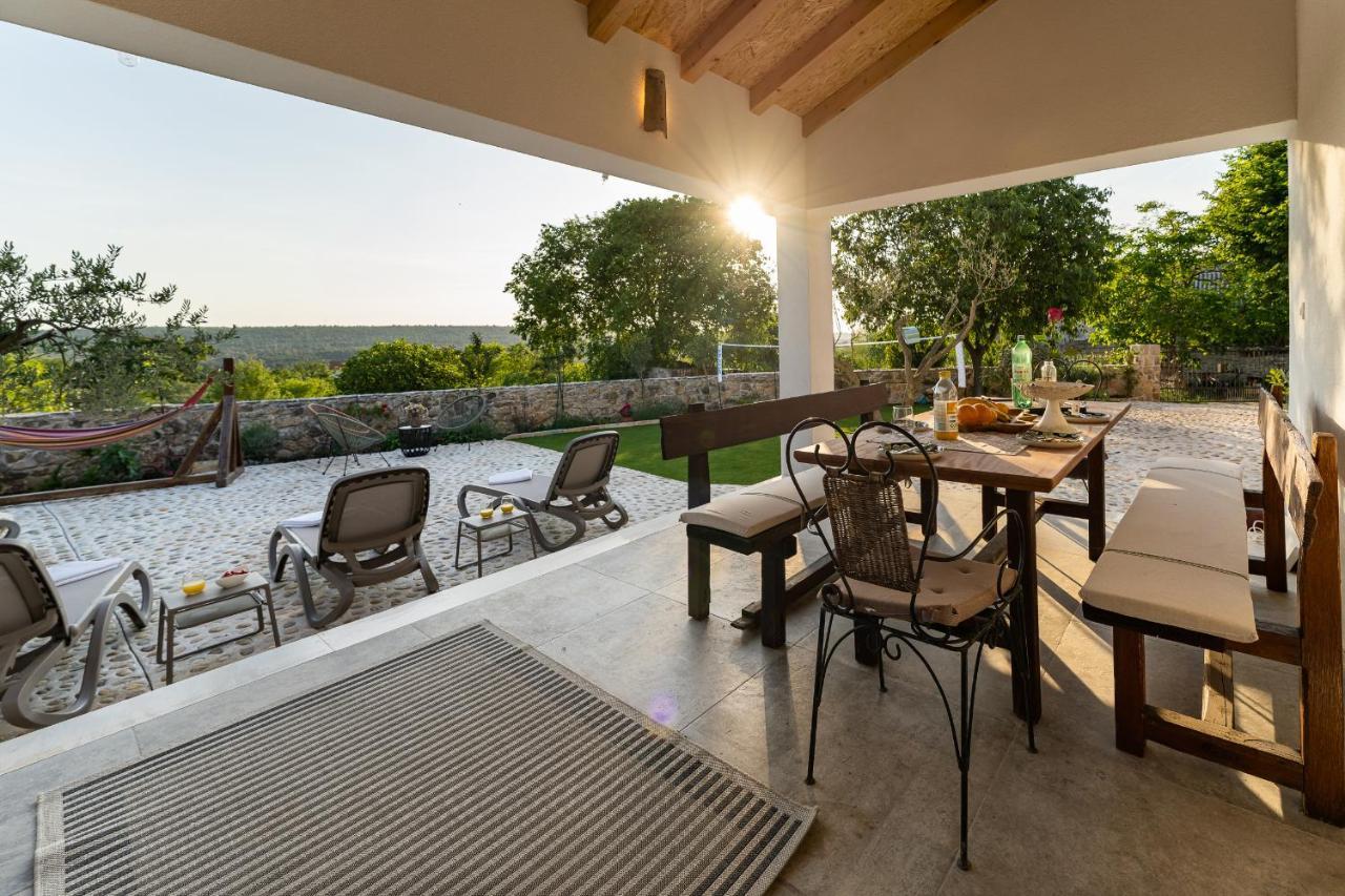 Holiday Home - Villa Thorak Anić Eksteriør billede