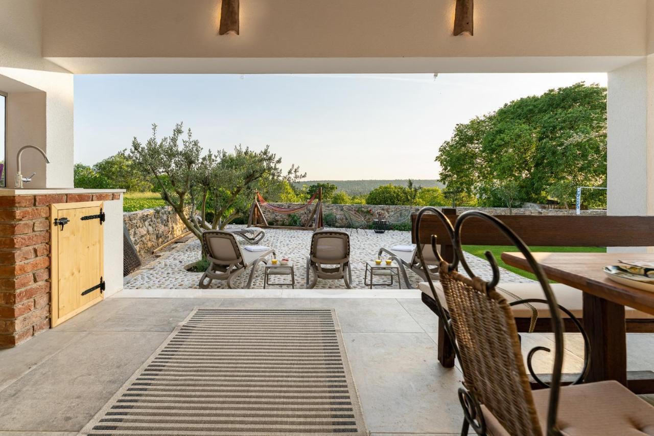 Holiday Home - Villa Thorak Anić Eksteriør billede