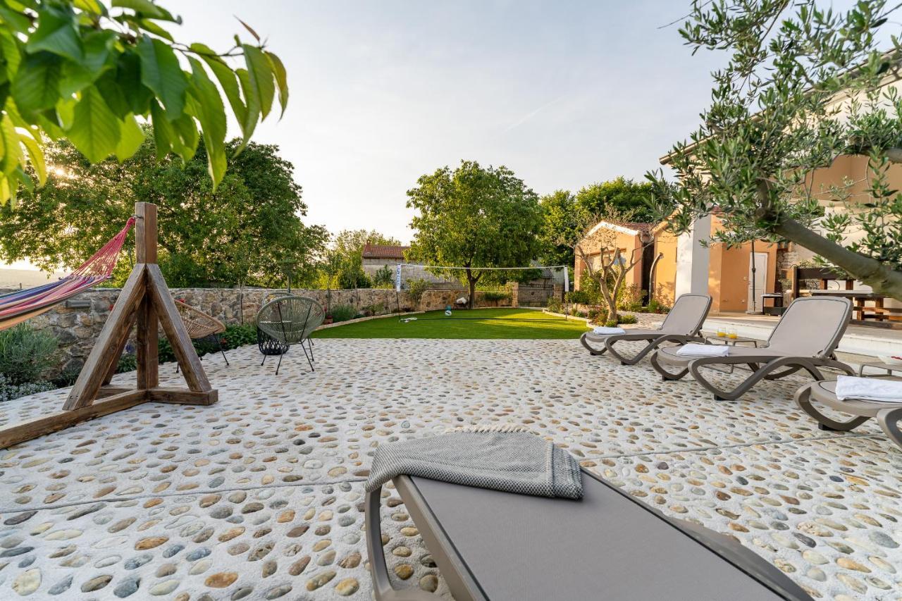 Holiday Home - Villa Thorak Anić Eksteriør billede
