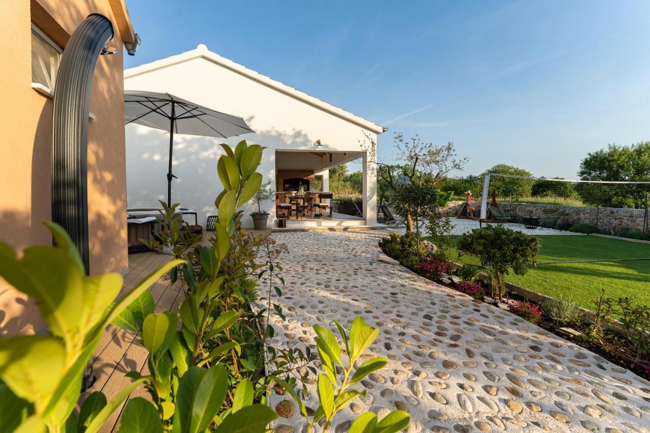 Holiday Home - Villa Thorak Anić Eksteriør billede