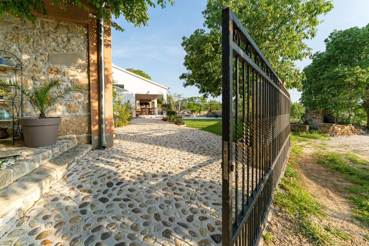 Holiday Home - Villa Thorak Anić Eksteriør billede