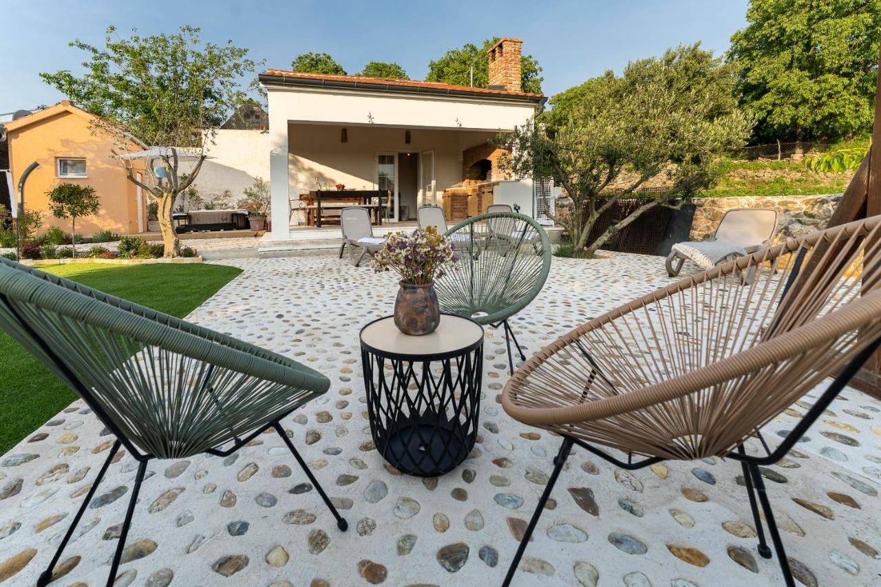 Holiday Home - Villa Thorak Anić Eksteriør billede