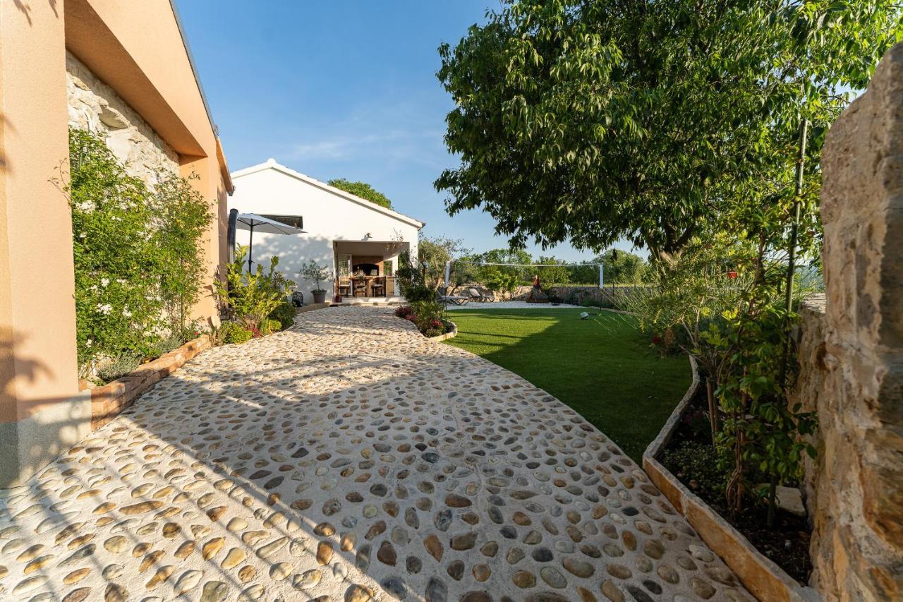 Holiday Home - Villa Thorak Anić Eksteriør billede