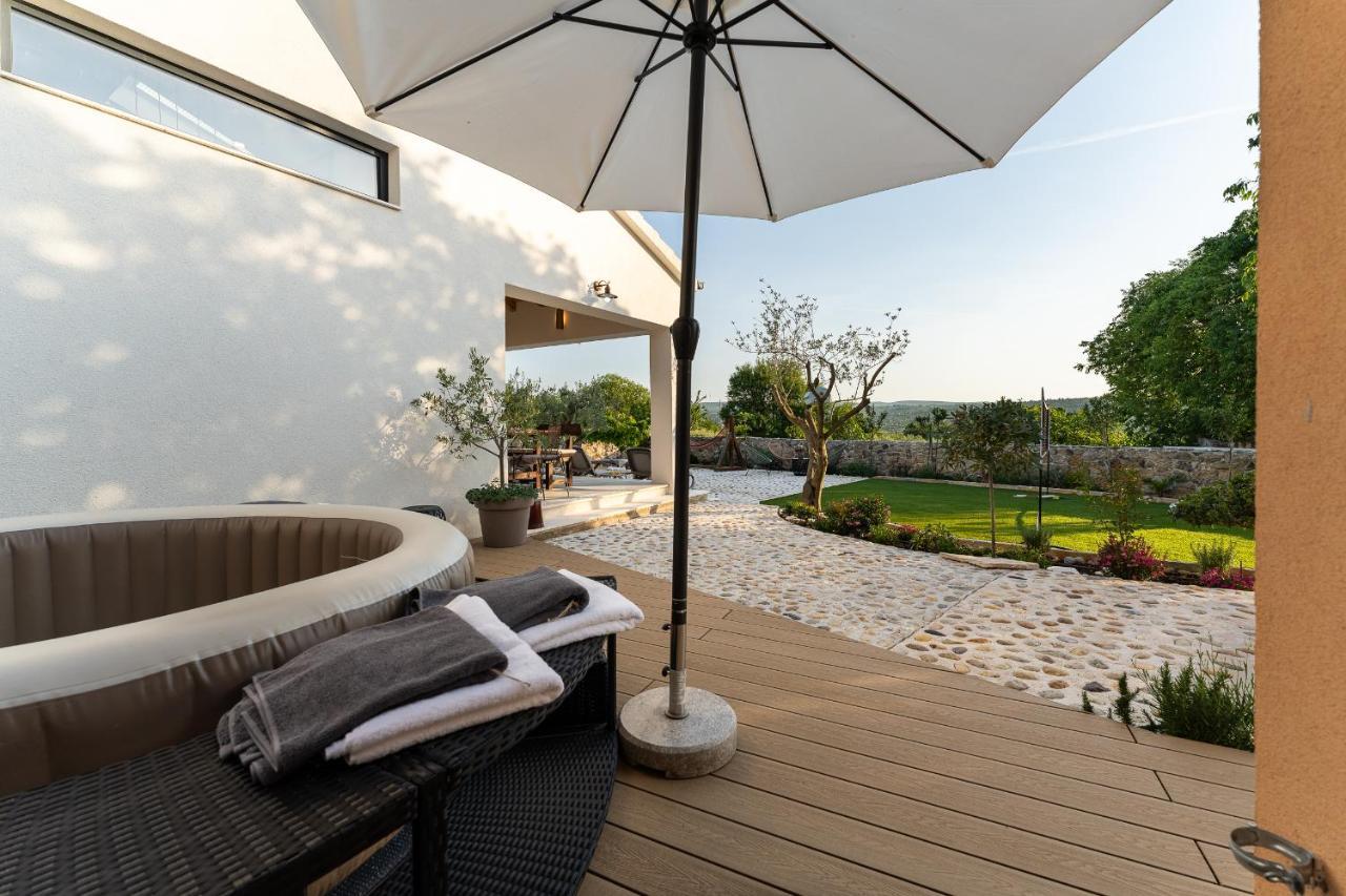 Holiday Home - Villa Thorak Anić Eksteriør billede