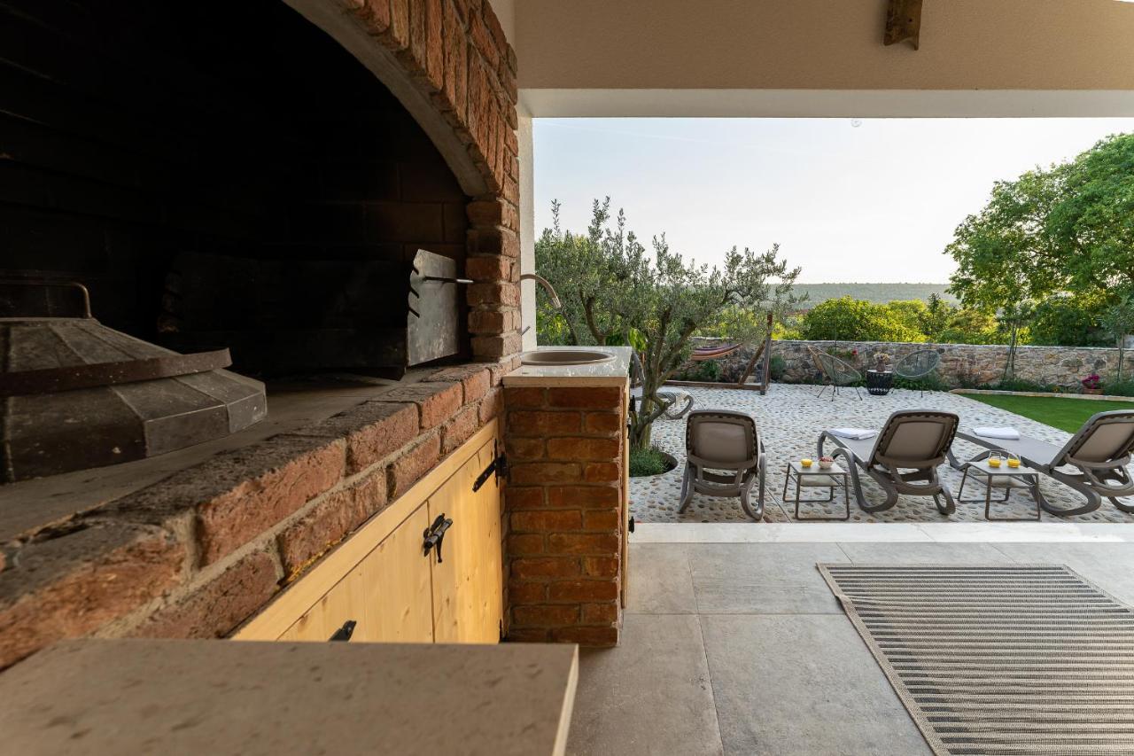 Holiday Home - Villa Thorak Anić Eksteriør billede