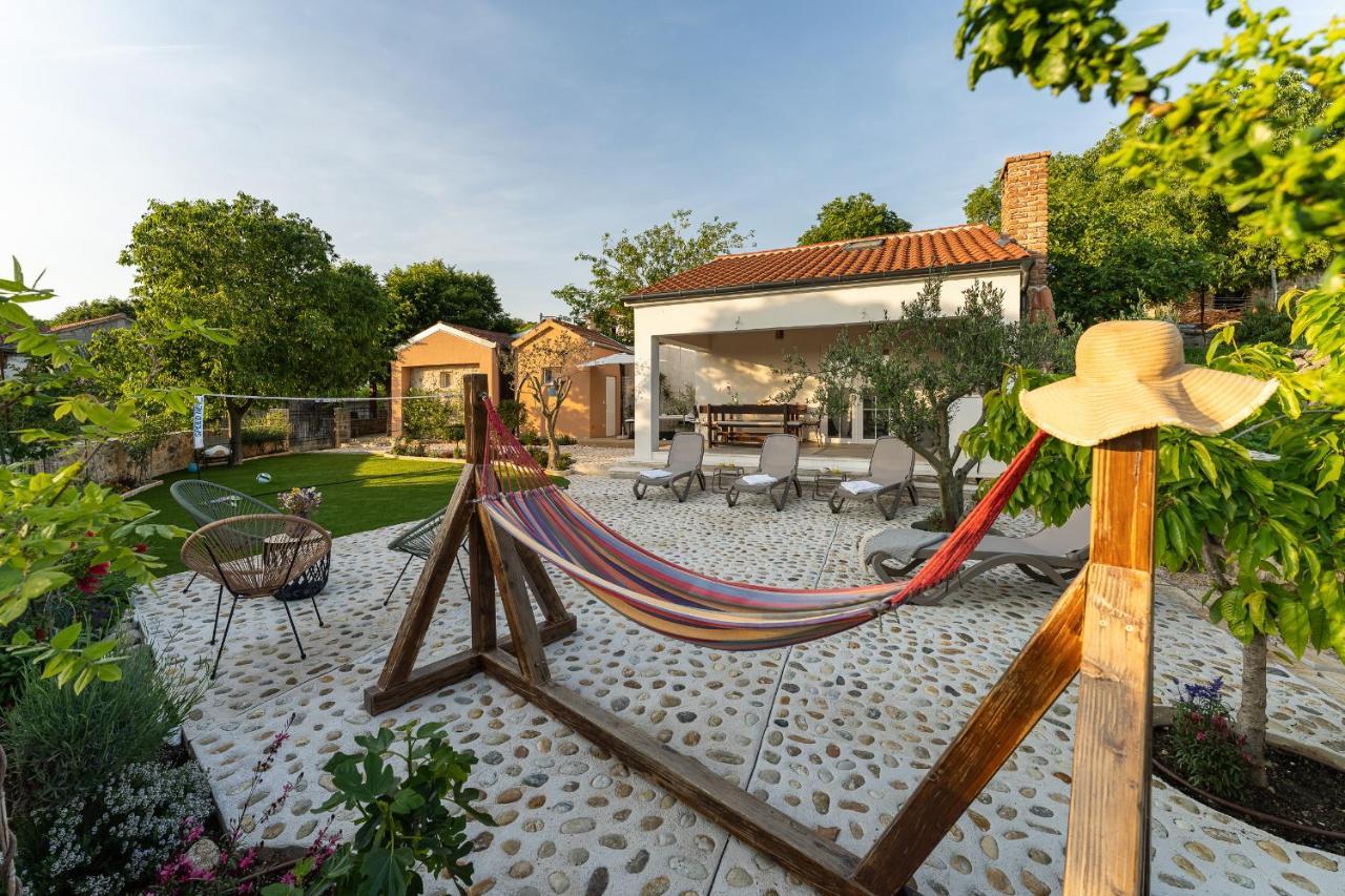 Holiday Home - Villa Thorak Anić Eksteriør billede