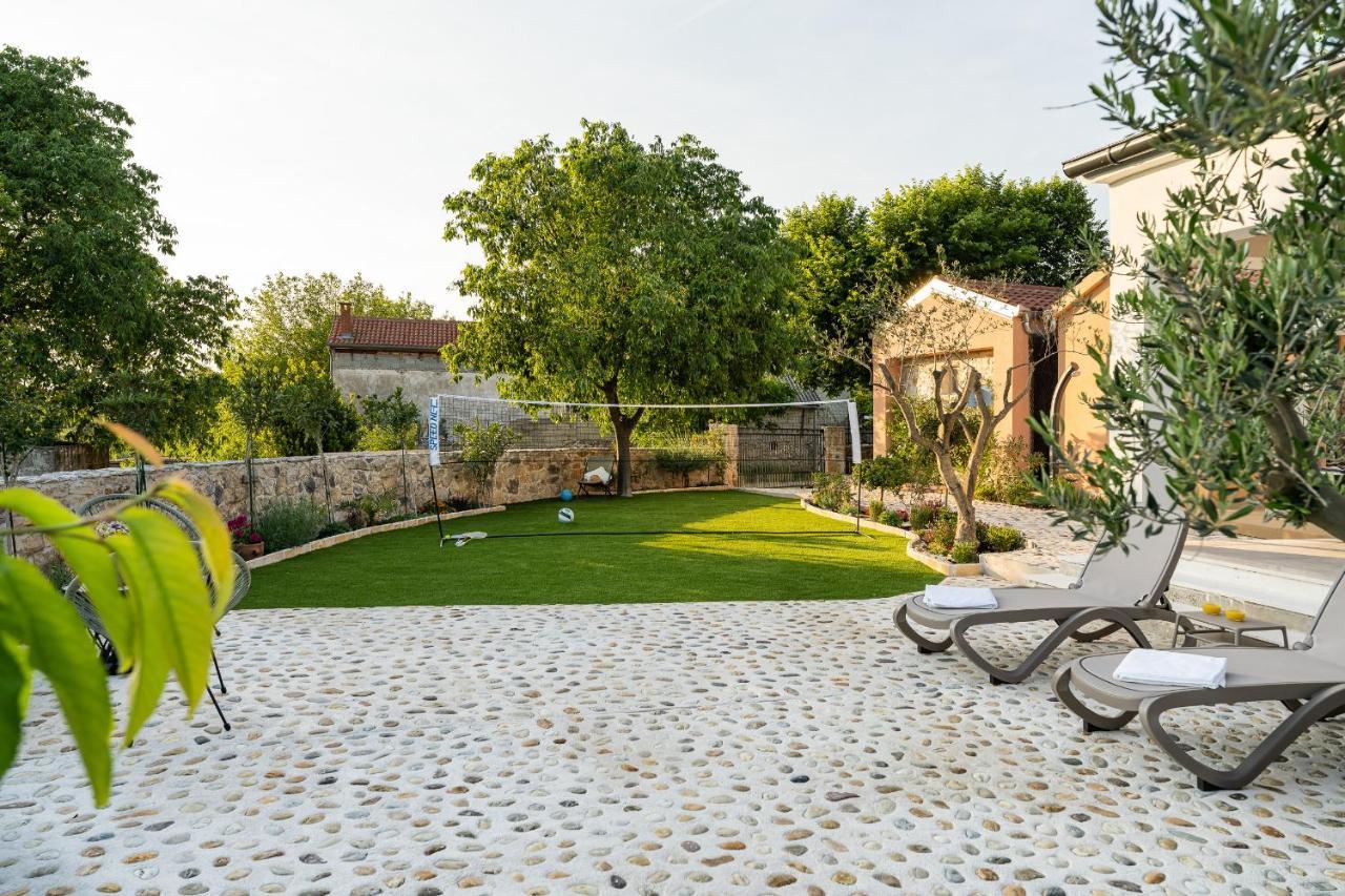 Holiday Home - Villa Thorak Anić Eksteriør billede