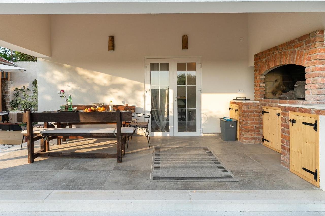 Holiday Home - Villa Thorak Anić Eksteriør billede