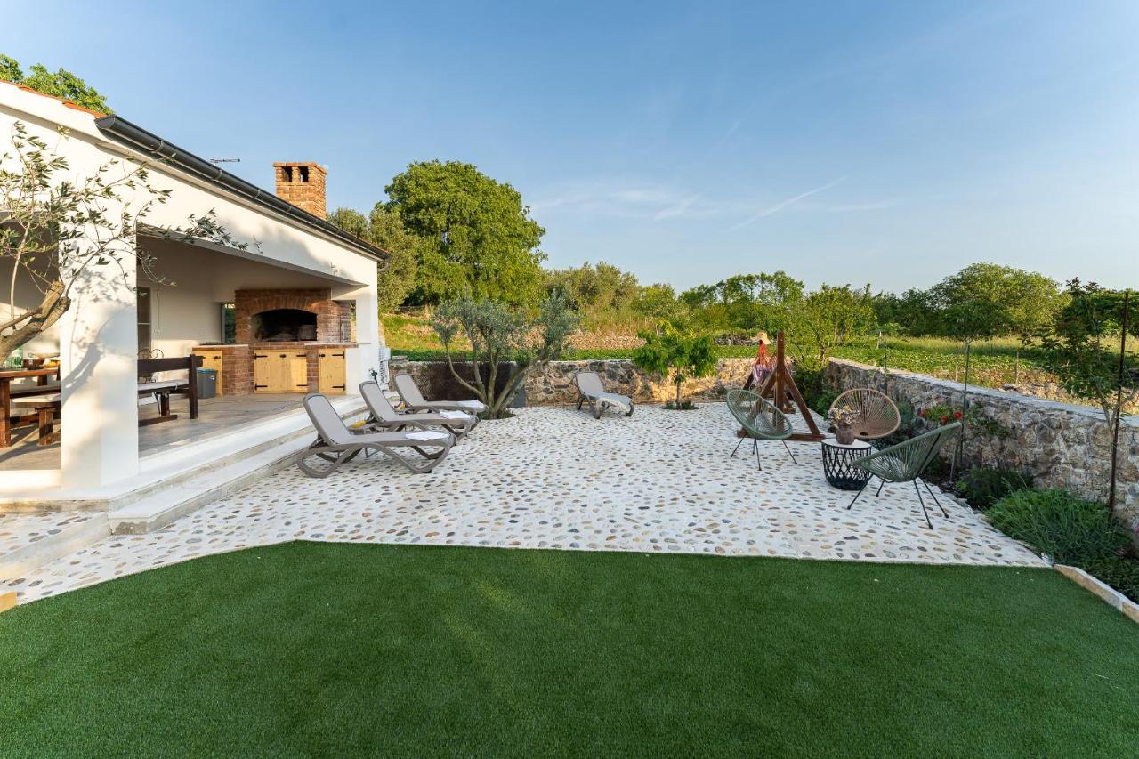 Holiday Home - Villa Thorak Anić Eksteriør billede