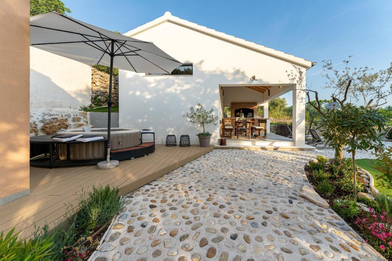 Holiday Home - Villa Thorak Anić Eksteriør billede