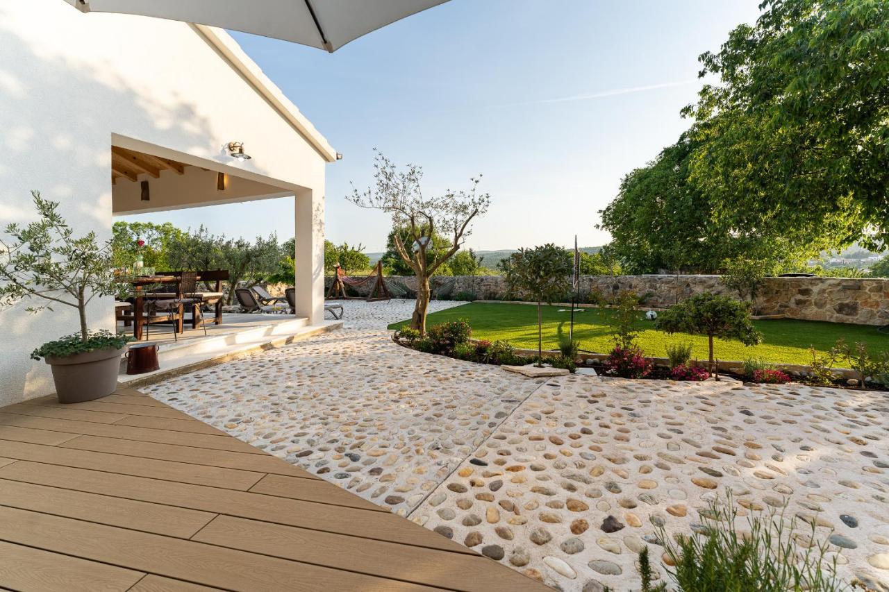 Holiday Home - Villa Thorak Anić Eksteriør billede