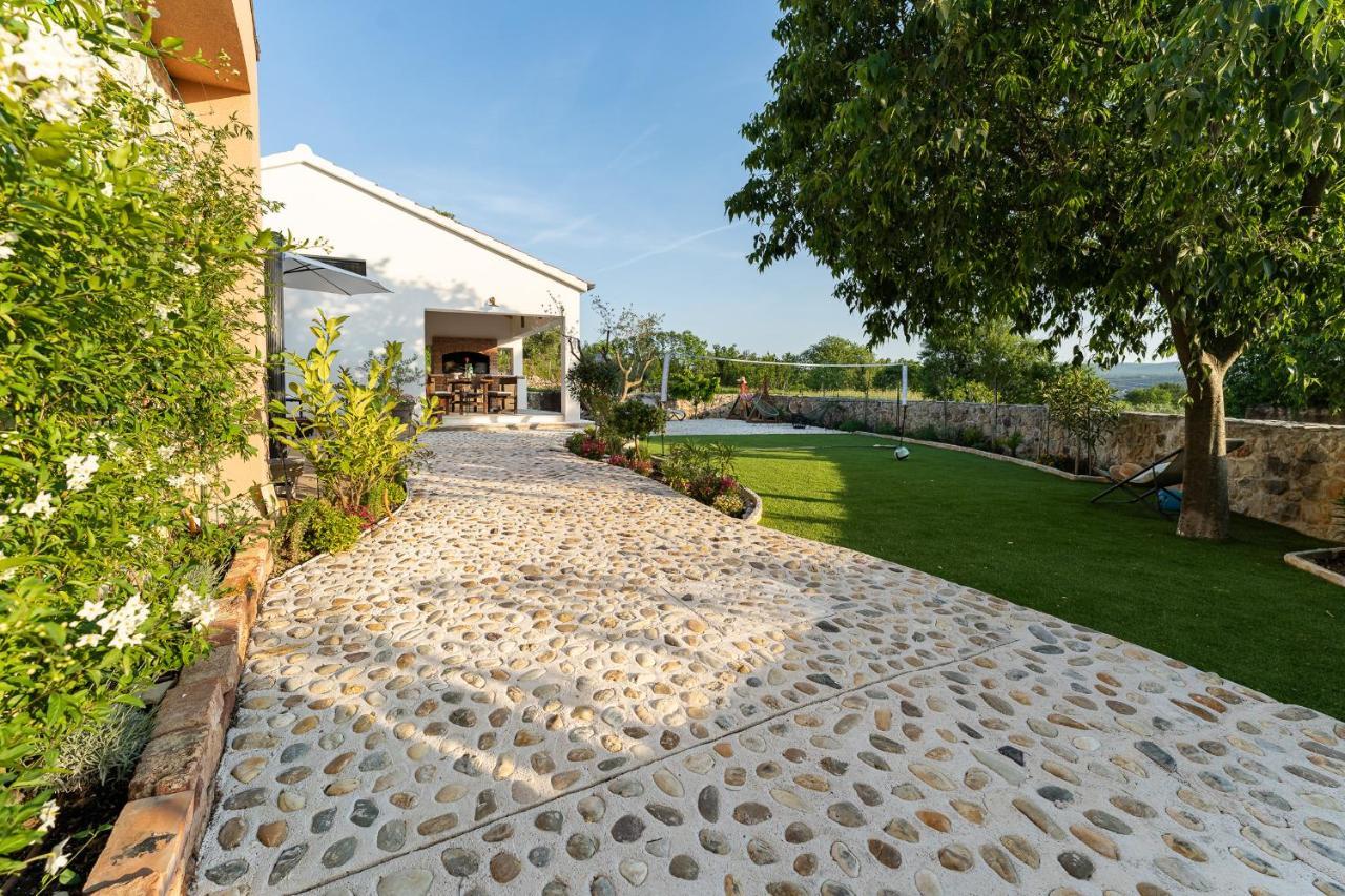 Holiday Home - Villa Thorak Anić Eksteriør billede