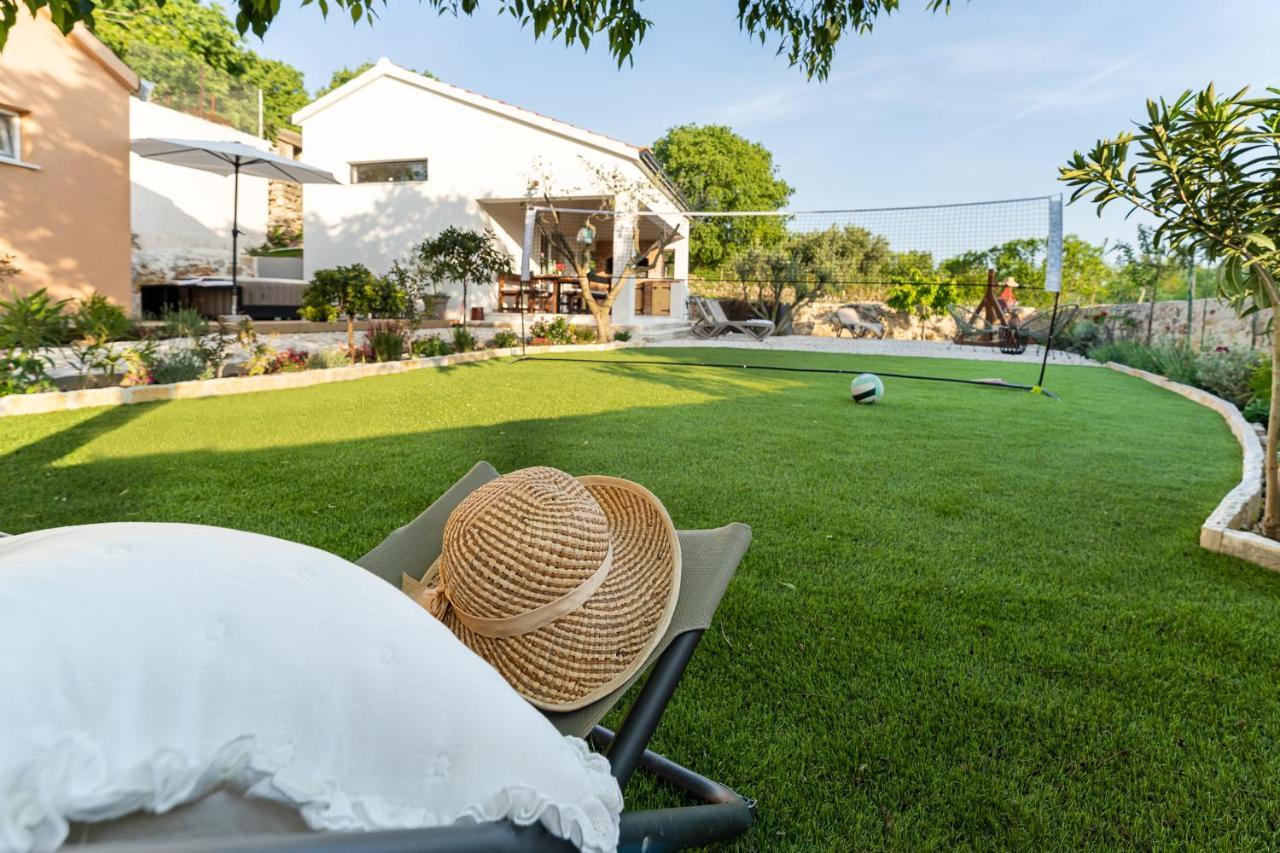 Holiday Home - Villa Thorak Anić Eksteriør billede