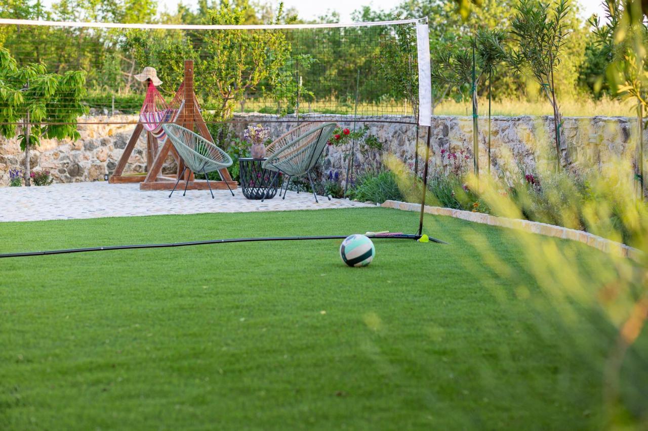 Holiday Home - Villa Thorak Anić Eksteriør billede