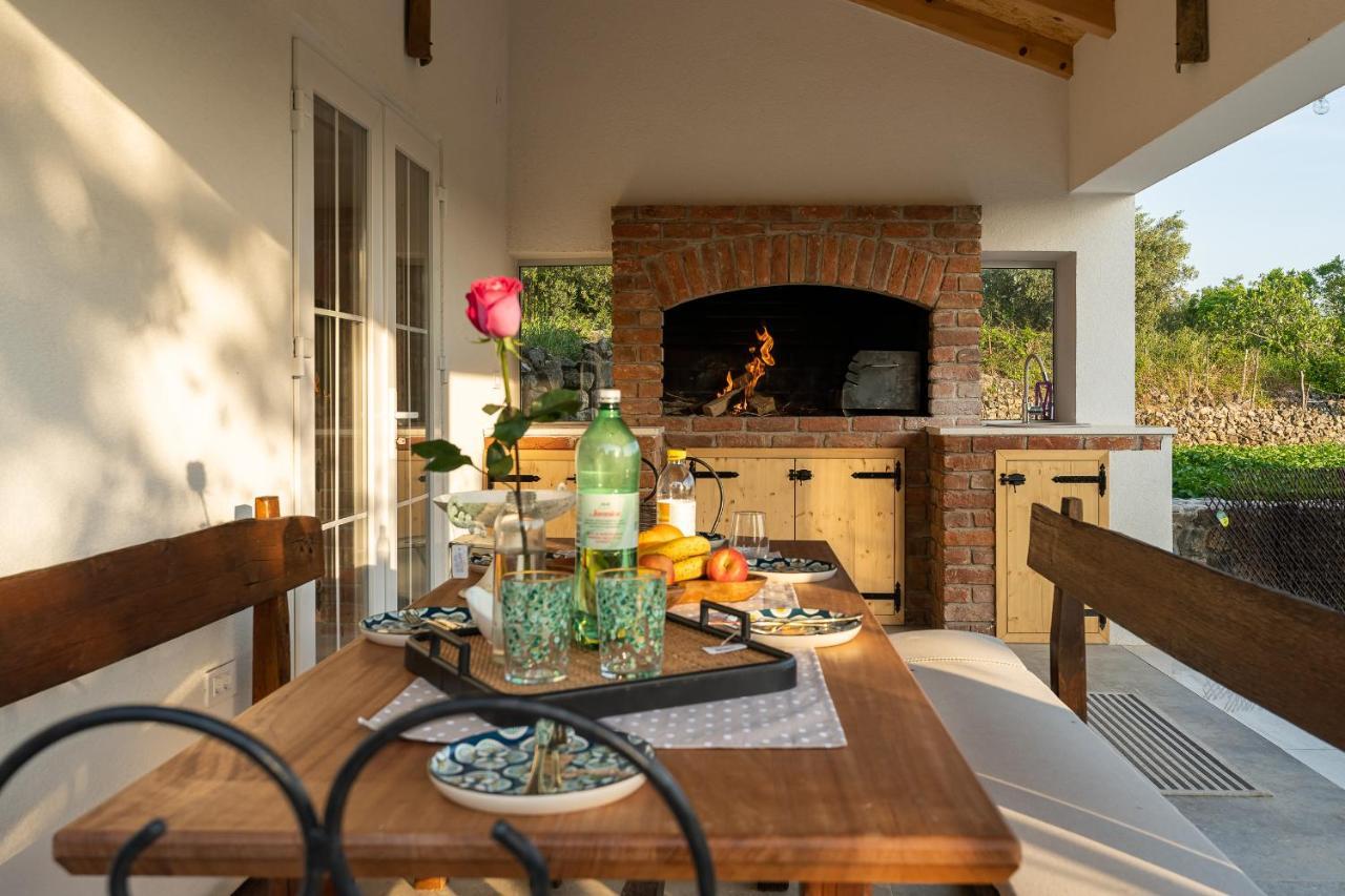 Holiday Home - Villa Thorak Anić Eksteriør billede
